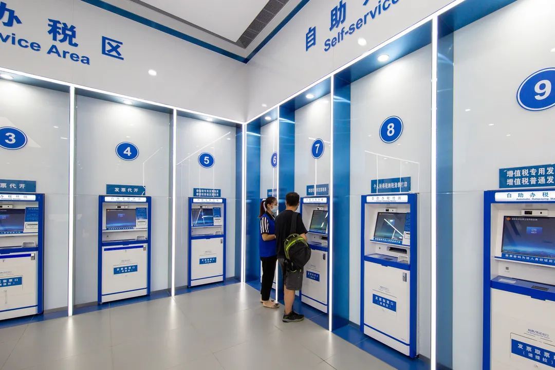 临港税务局全新办税大厅投用！税务服务更高效、更温暖